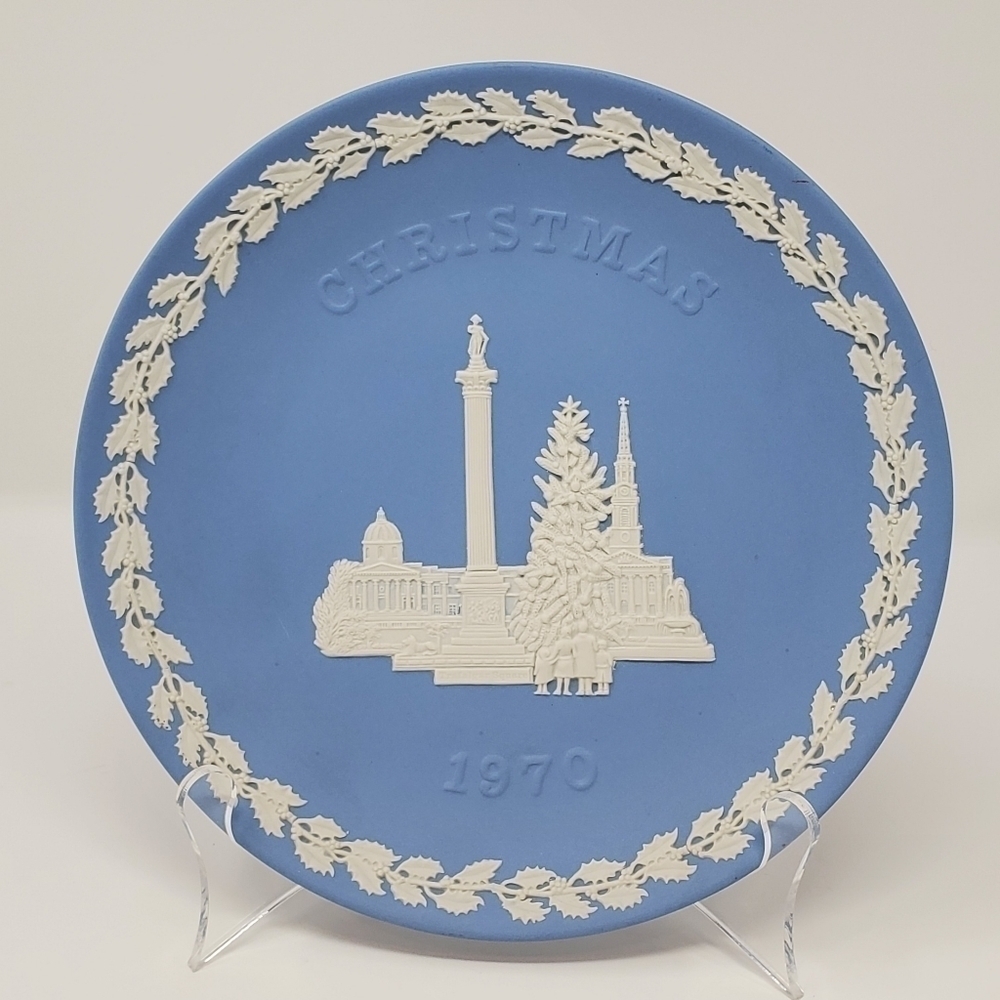 VINTAGE WEDGWOOD COLLECTIBLE PLATE CHRISTMAS 1970 BLUE & WHITE